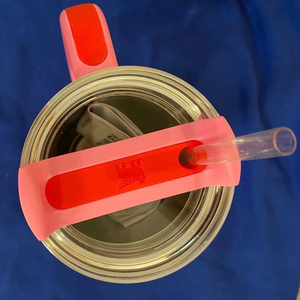 Stanley Pink Valentine’s Day Hearts 40 oz - Picture 3 of 3